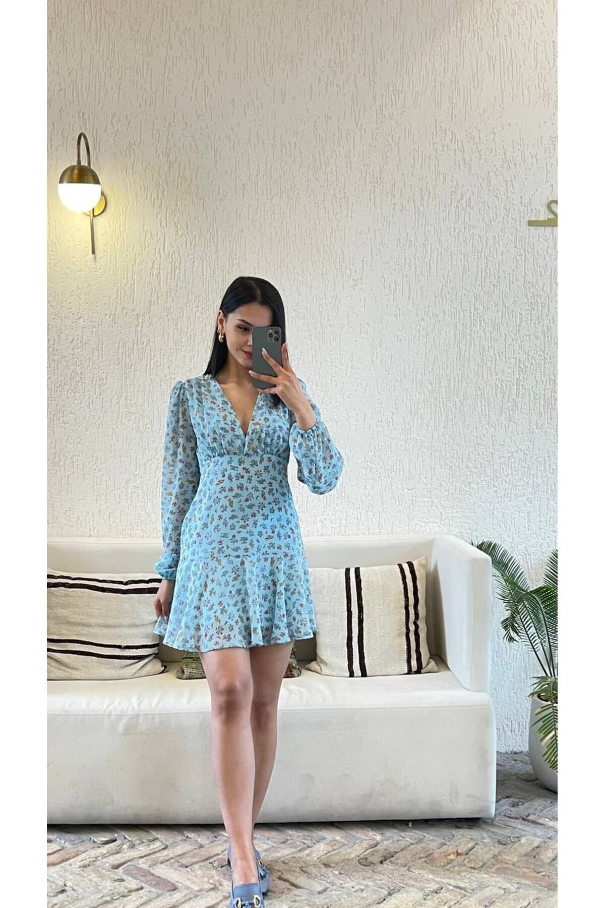 3015-MAVİ ŞİFON ÖNÜ BÜZGÜLÜ KISA ELBİSE