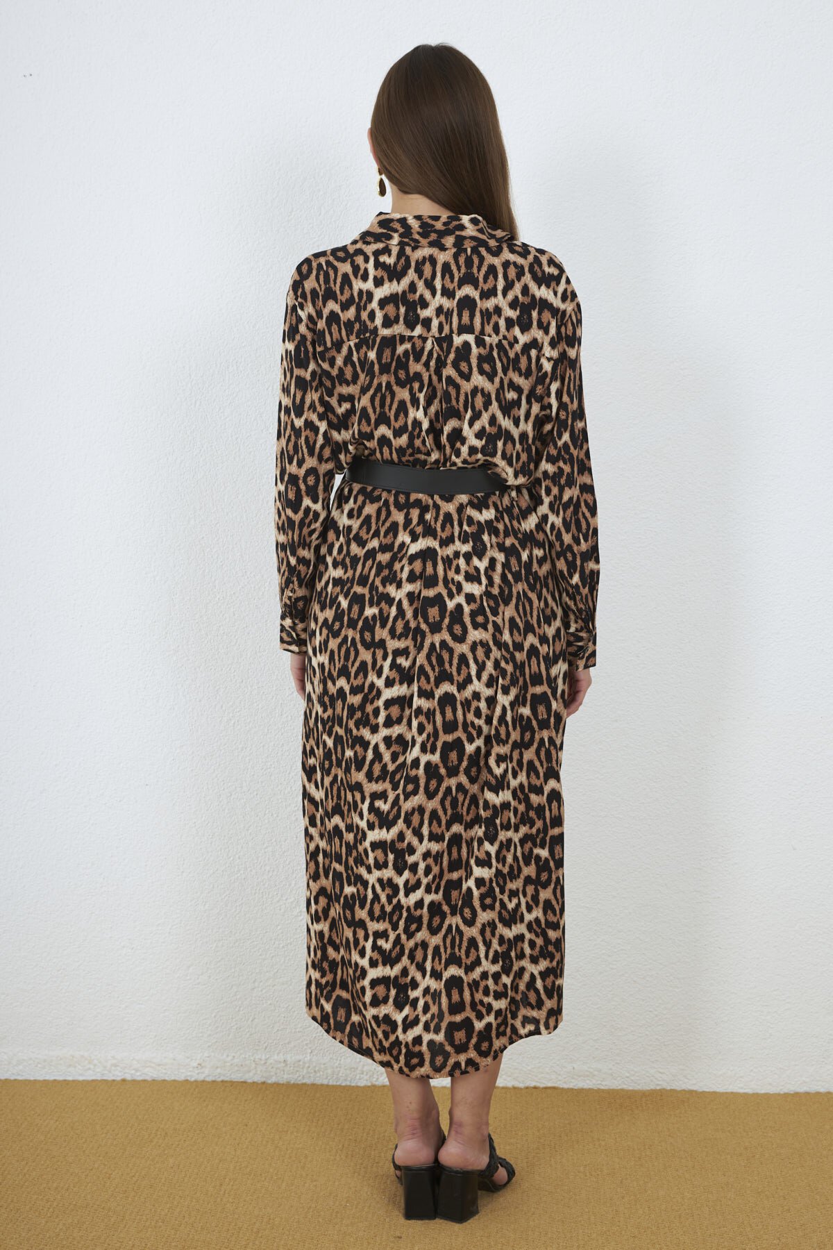 3034-Leopar Desenli Kemerli Gömlek Elbise