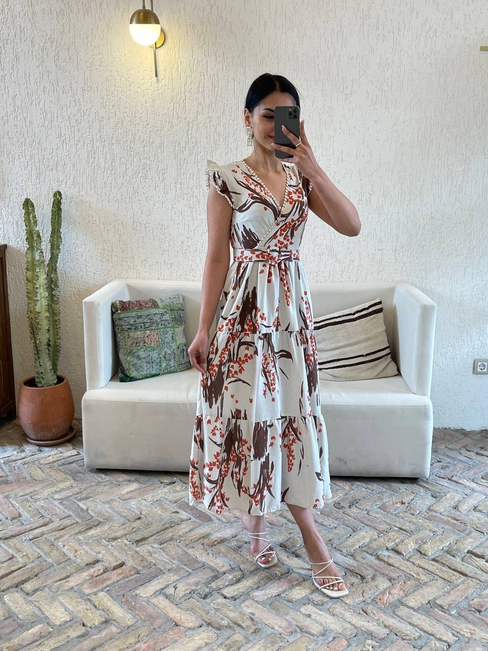 3073-KAHVERENGİ YAPRAK DESEN KEMERLİ ELBİSE