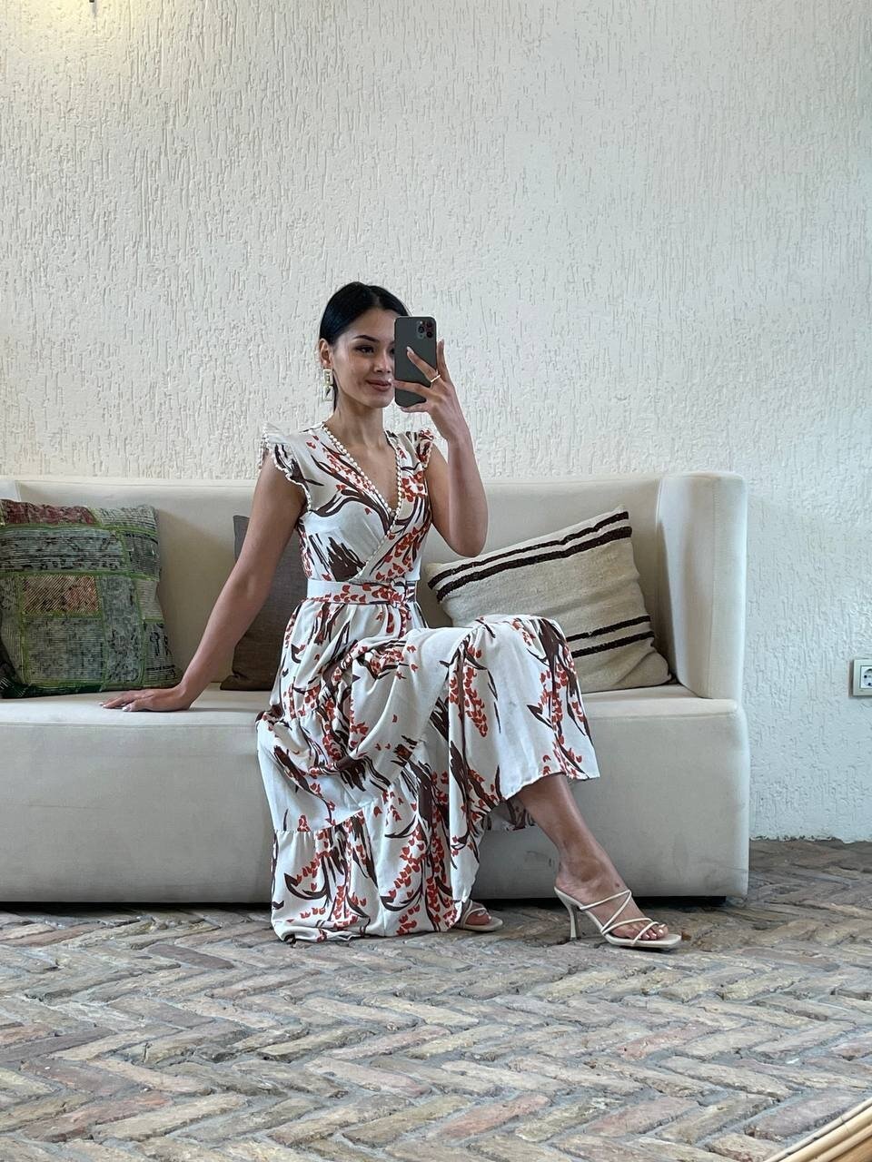 3073-KAHVERENGİ YAPRAK DESEN KEMERLİ ELBİSE