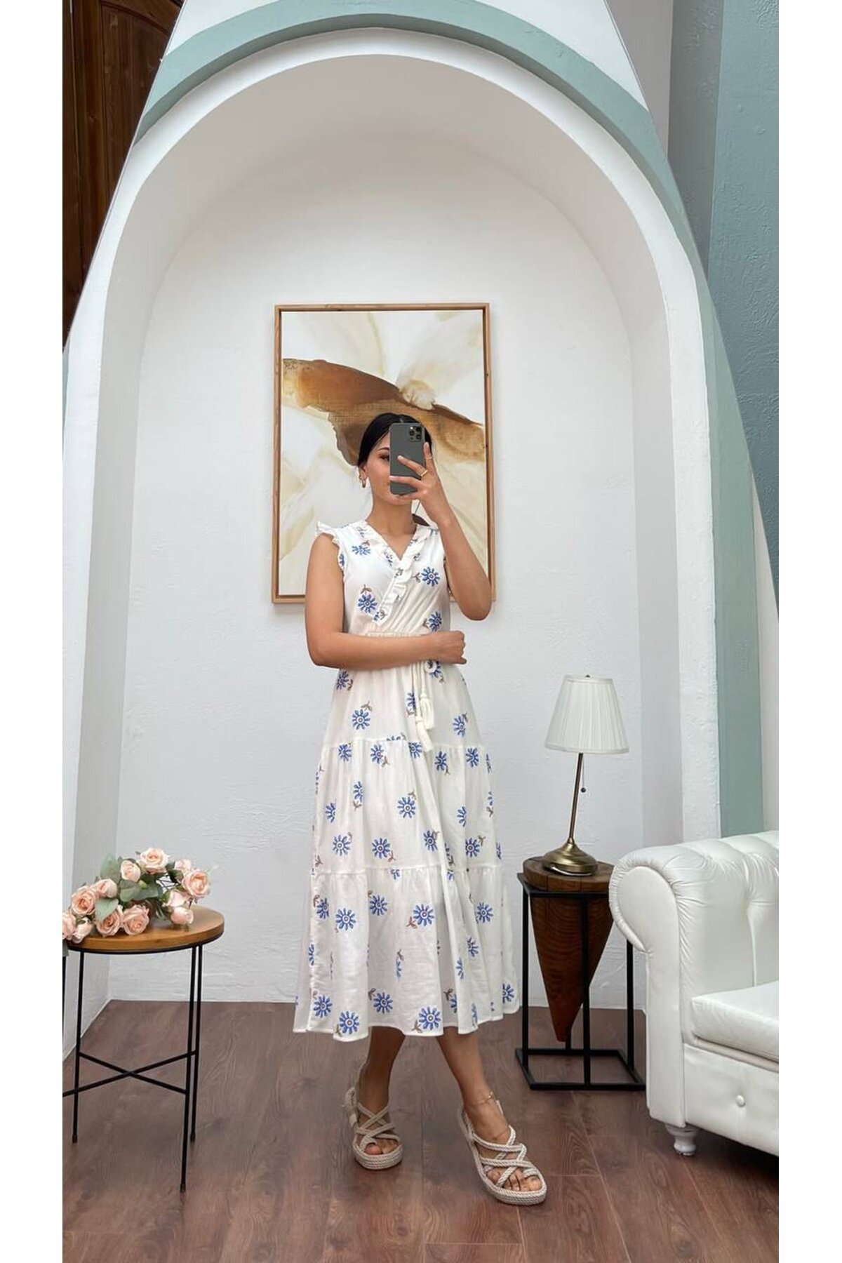 3098-MAVİ SIFIR KOL KRİNKIL ÇİÇEK DESEN ELBİSE