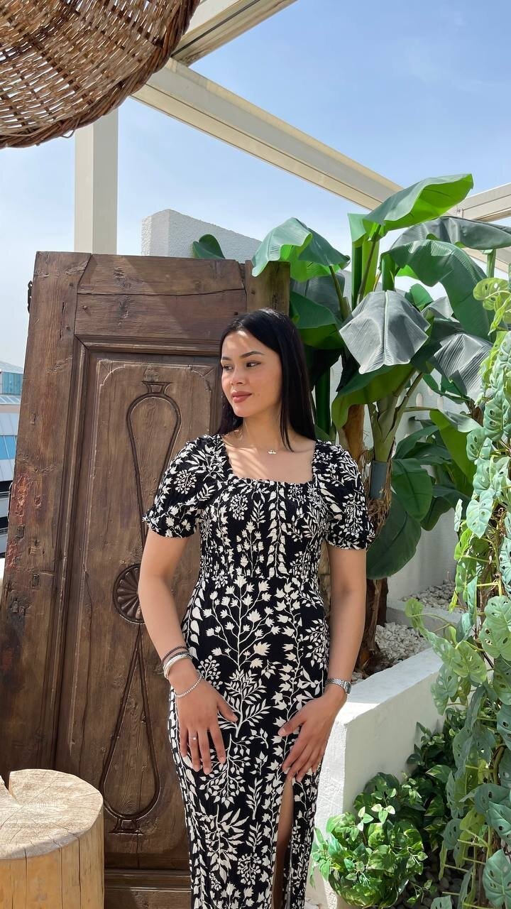 3142-SİYAH FULL GİPELİ YANDAN YIRTMAÇLI ELBİSE