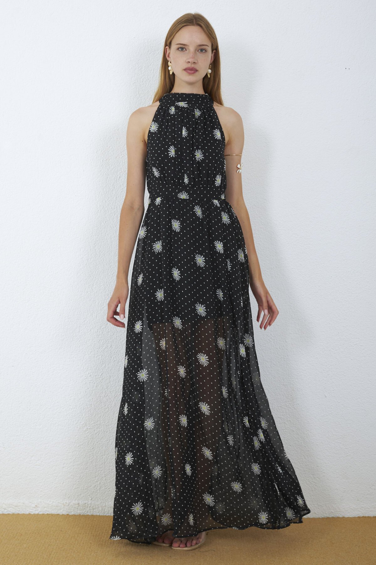 3242-Papatya Desenli Halter Yaka Maxi Elbise