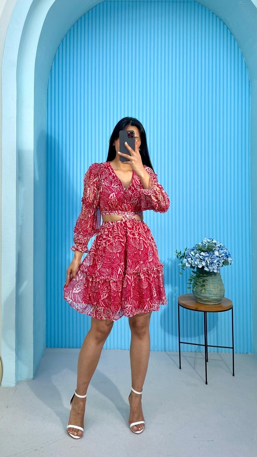 3256-PEMBE ÇİÇEK DESEN YANLARI AÇIK ELBİSE