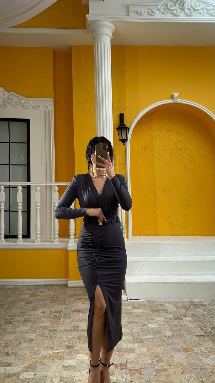 3361-ANTRASİT BÜZGÜLÜ DEMİR TOKA KEMERLİ ELBİSE