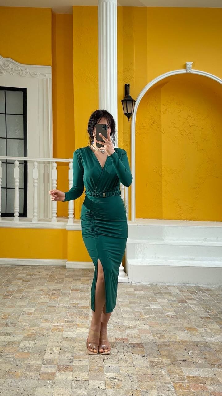 3361-YEŞİL BÜZGÜLÜ DEMİR TOKA KEMERLİ ELBİSE