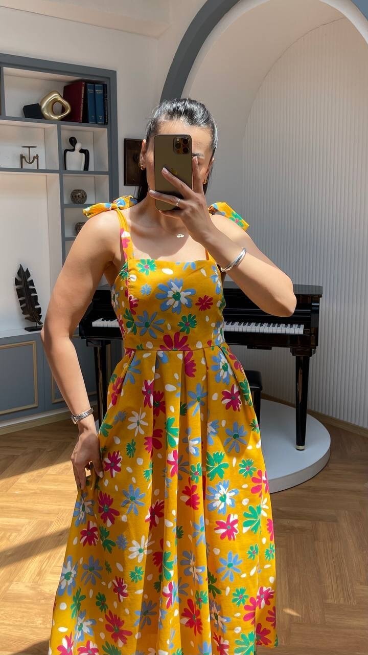 3557-SARI ÇİÇEKLİ KARE YAKA ELBİSE