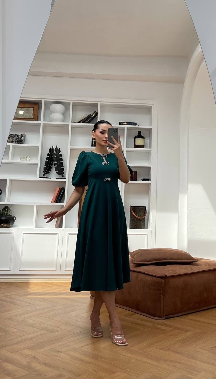 3578-ZÜMRÜT TAŞ FİYONKLU ELBİSE