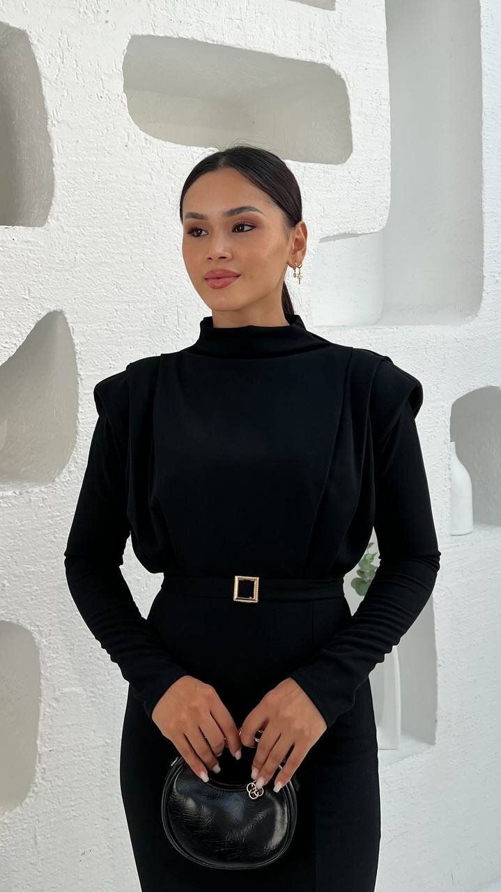 3587-SİYAH  BALIKÇI YAKA OMUZLARI PİLELİ KENDİNDEN TOKA KEMERLİ ELBİSE