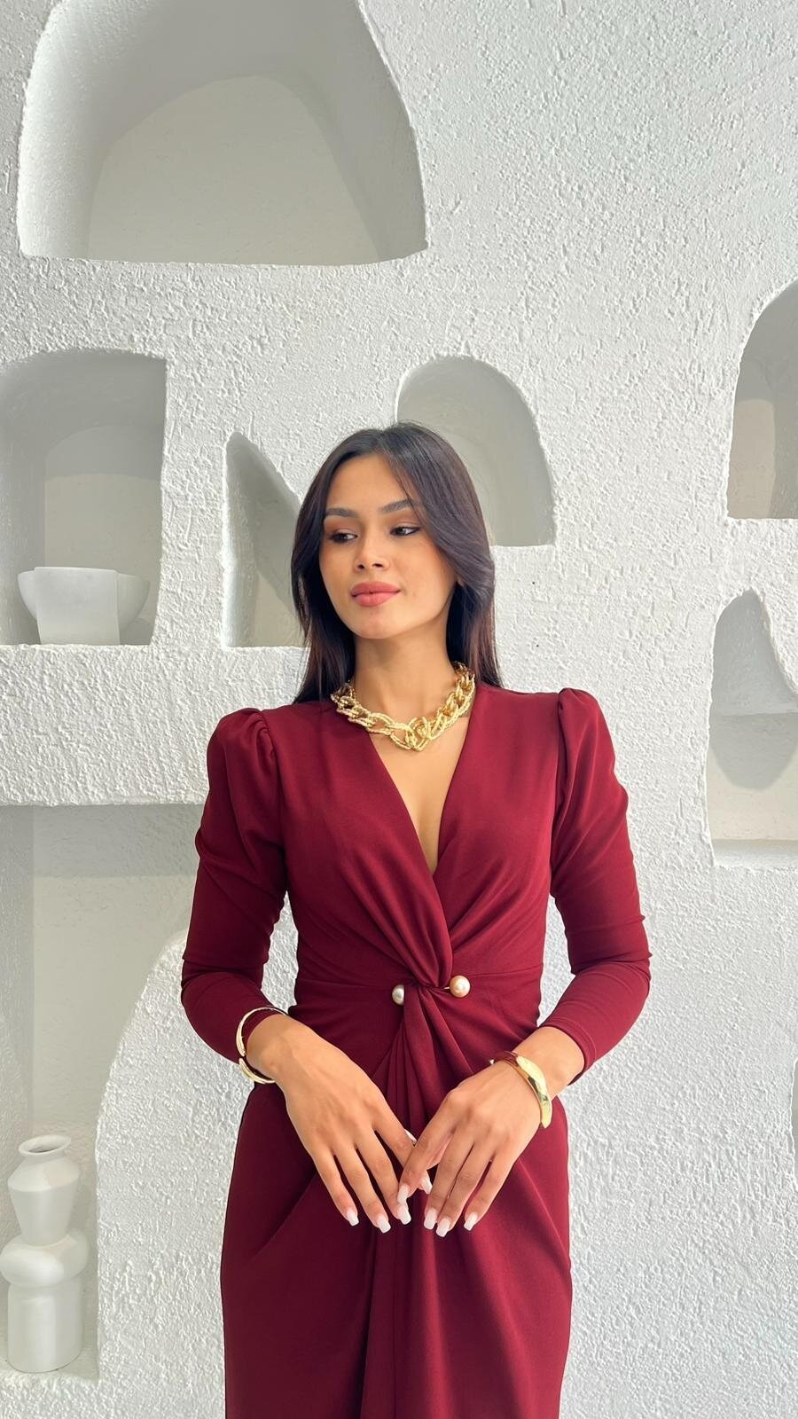 3588-BORDO İNCİ BROŞ DETAY BÜZGÜLÜ ELBİSE