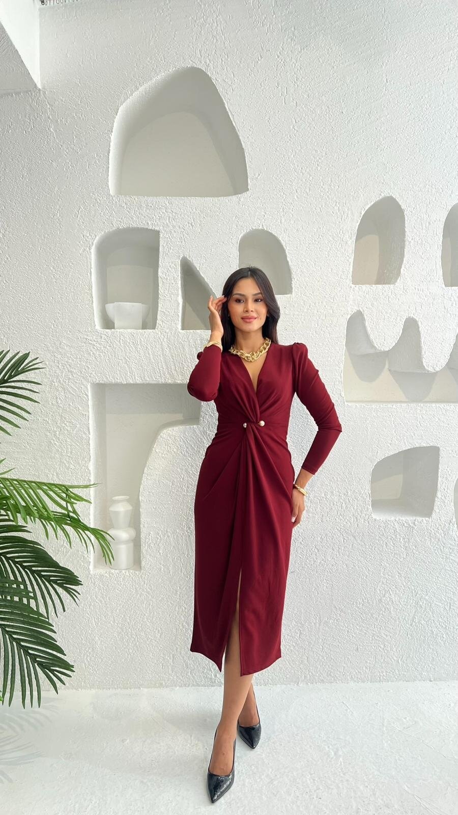 3588-BORDO İNCİ BROŞ DETAY BÜZGÜLÜ ELBİSE