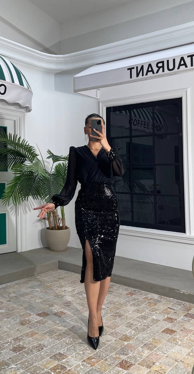 3594-SİYAH ÜSTÜ ŞİFON ETEĞİ PULPAYET ELBİSE