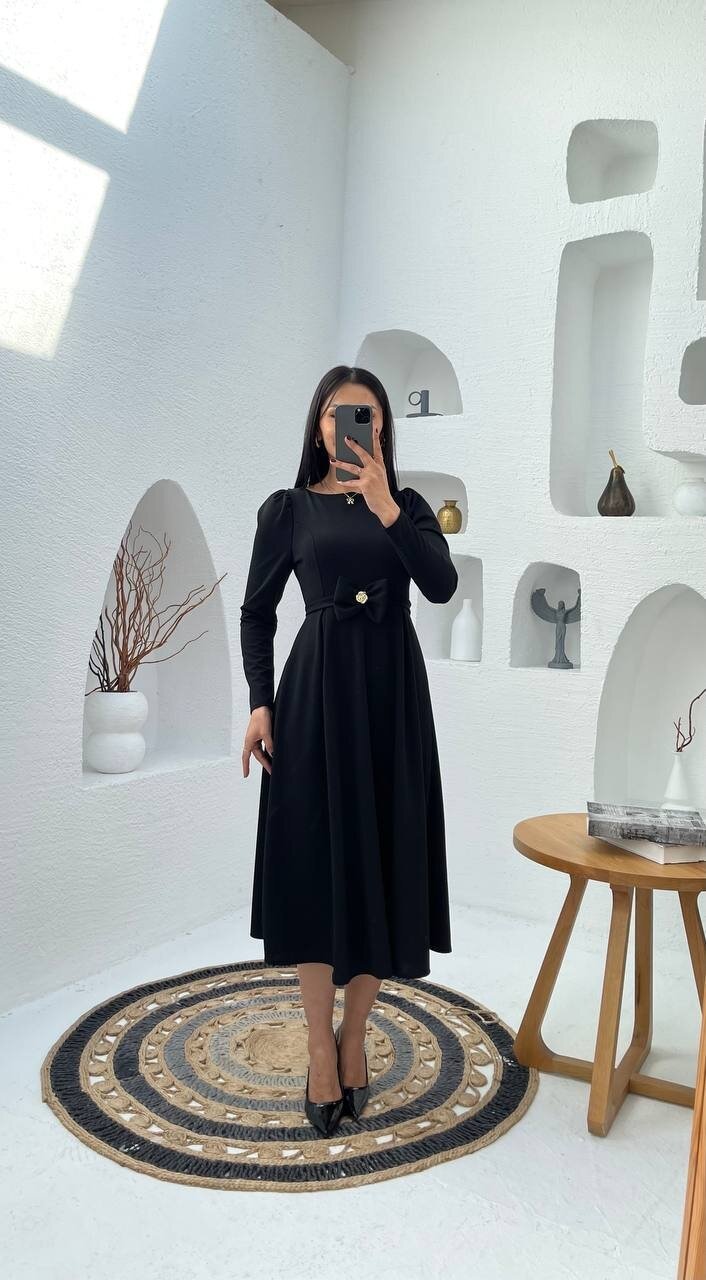 3629 SİYAH ARKASI FEMURATLI GÜL TOKALI ELBİSE