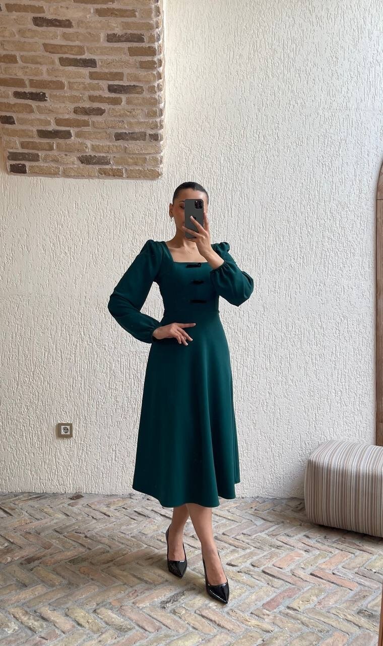 3630-ZÜMRÜT KADİFE FİYONK DETAY ELBİSE