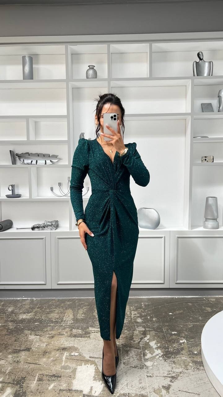 3633-ZÜMRÜT SİMLİ BÜZGÜ DETAYLI ELBİSE