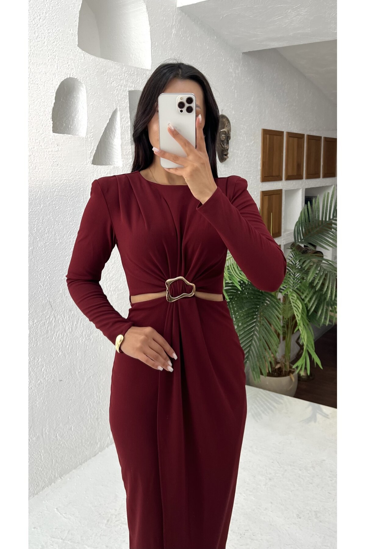 3655-BORDO YANLARI AÇIK GOLD TOKA DETAYLI ELBİSE