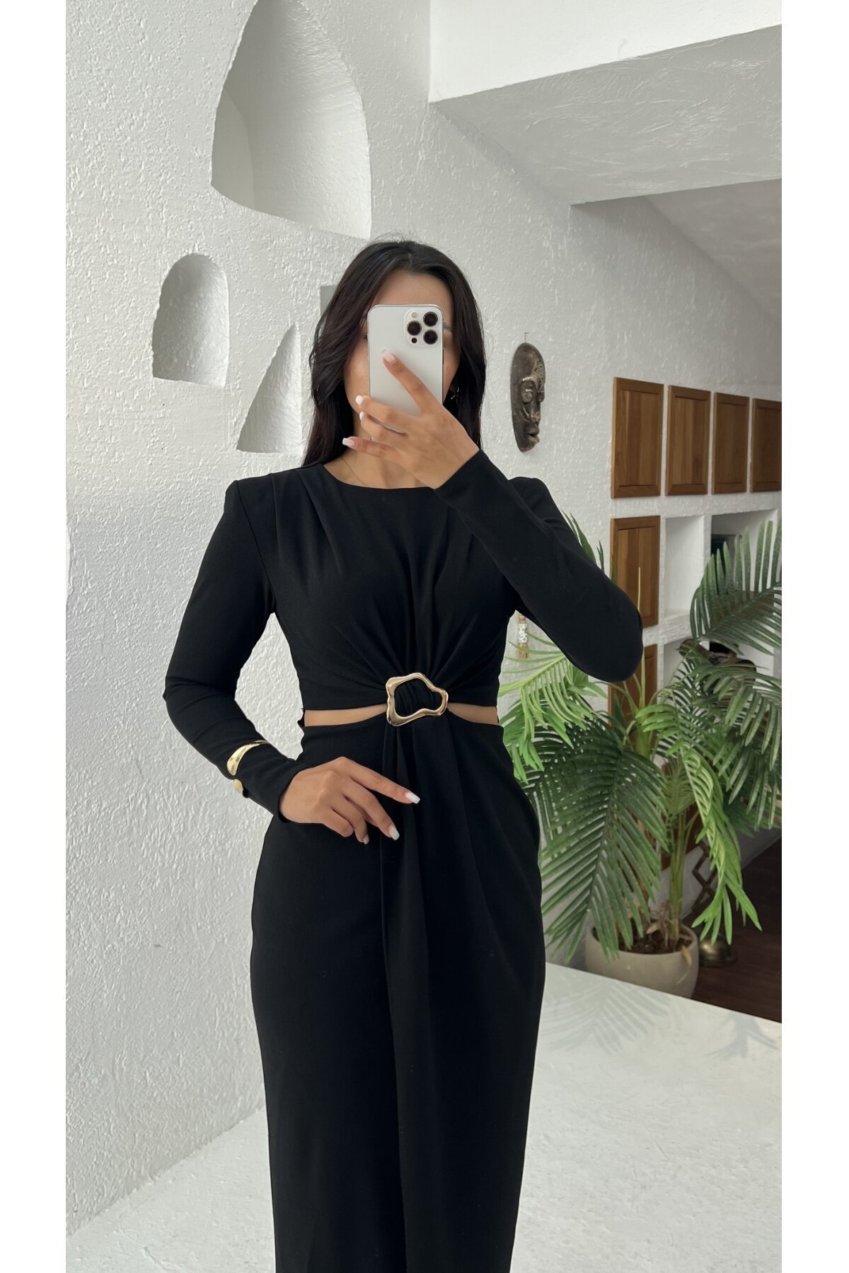 3655-SİYAH YANLARI AÇIK GOLD TOKA DETAYLI ELBİSE