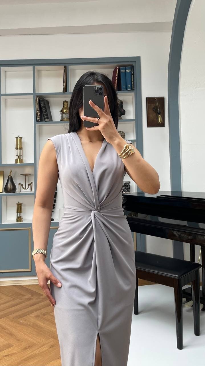 3698-GRİ ÖNÜ BÜZGÜLÜ ELBİSE