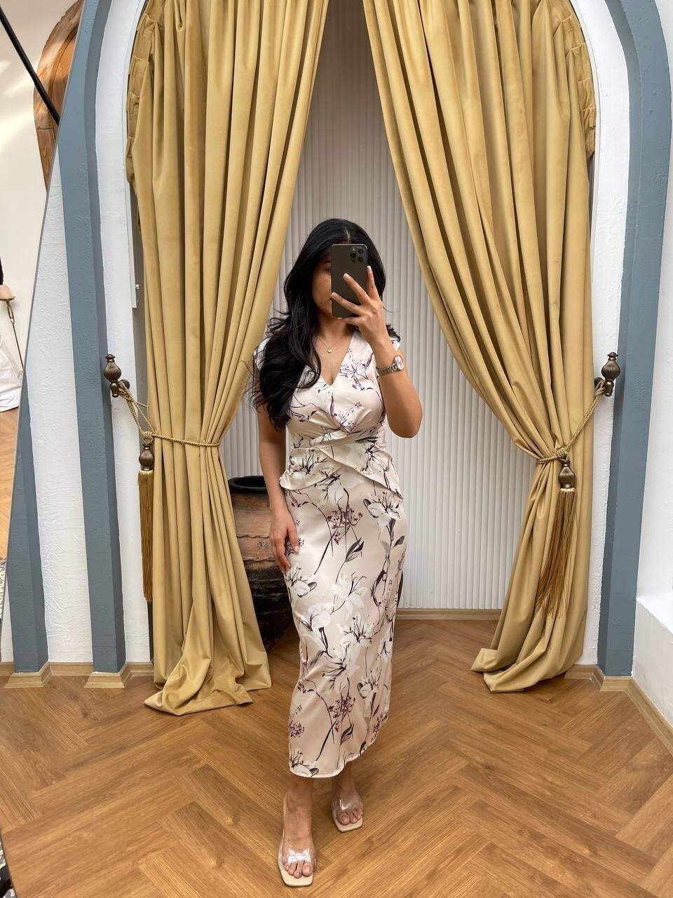 3710-BEYAZ SATEN DETAY ELBİSE