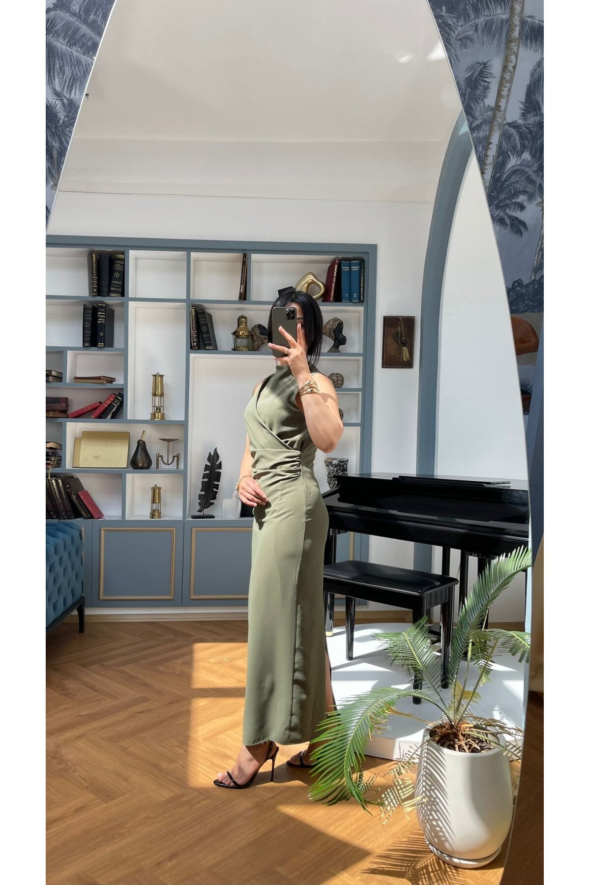 3714-HAKİ YANLARI DRAPELİ ELBİSE