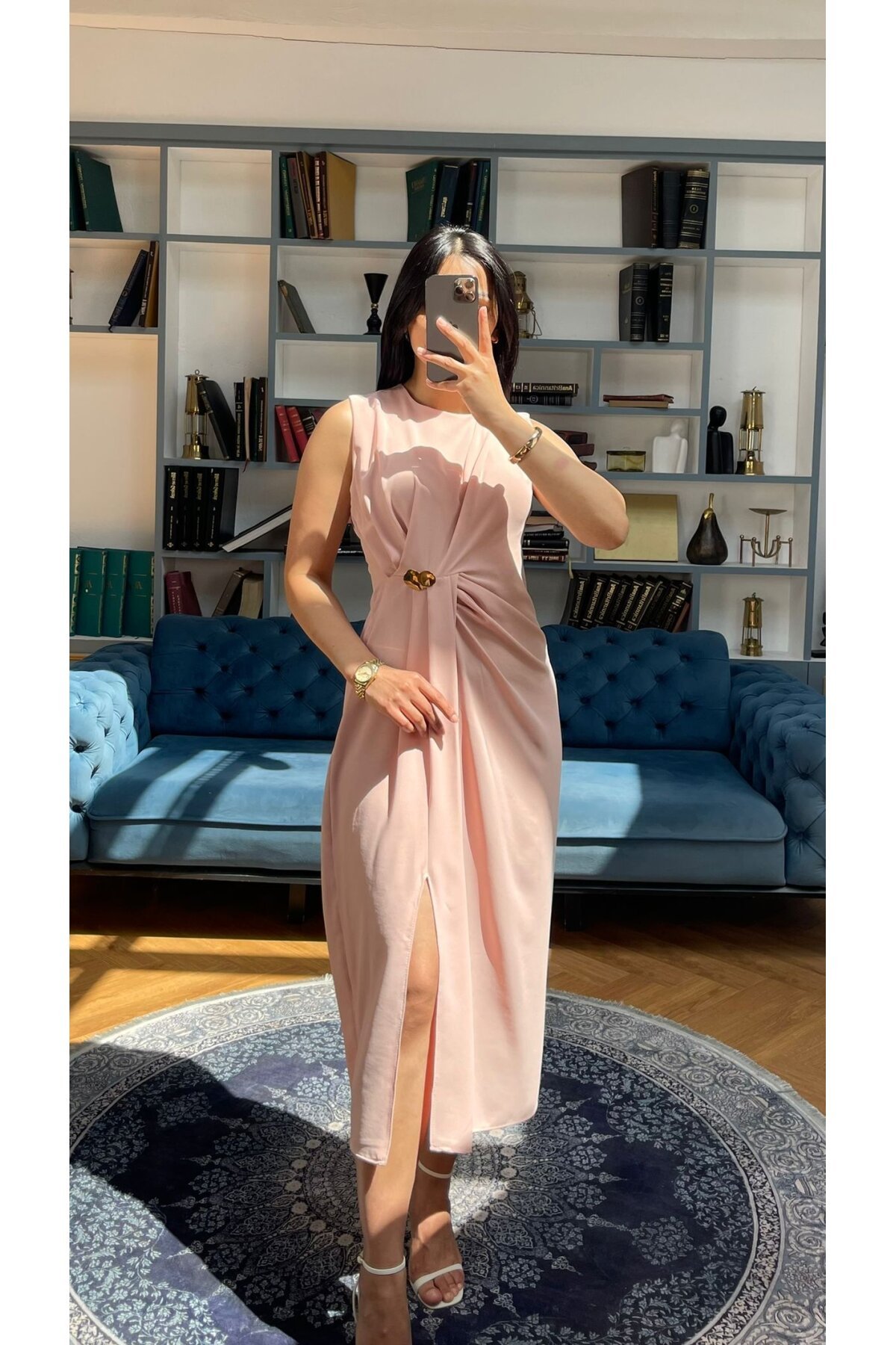 3718-PUDRA ASİMETRİK BROŞLU ELBİSE