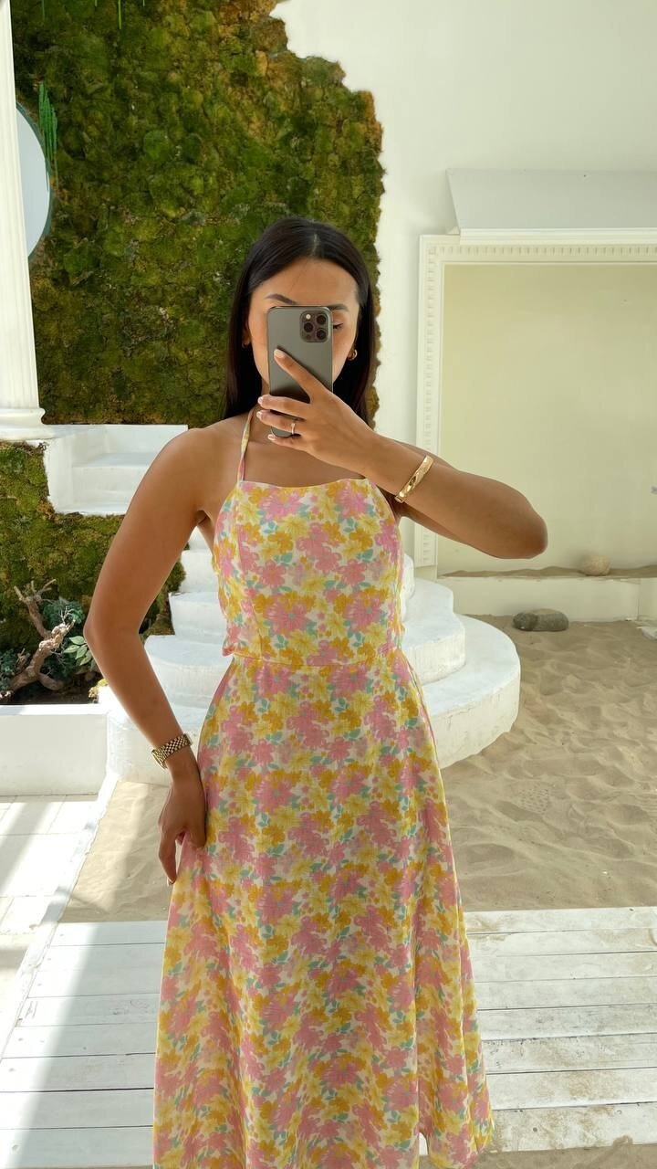 3783-SARI ARKASI BAĞLAMALI ÇİÇEKLİ ELBİSE