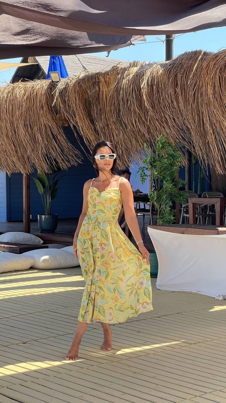 3786-SARI KETEN ÇİÇEKLİ DÜĞMELİ ELBİSE