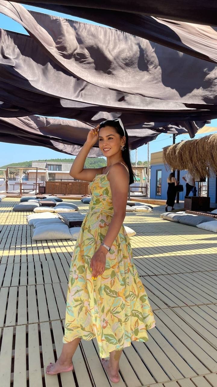 3786-SARI KETEN ÇİÇEKLİ DÜĞMELİ ELBİSE