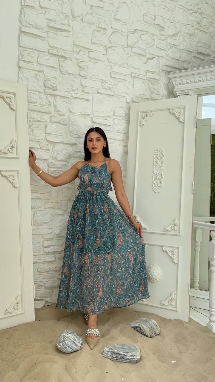 3790-YEŞİL ÇİÇEK DESEN SIRTI AÇIK FIFIRLI ELBİSE