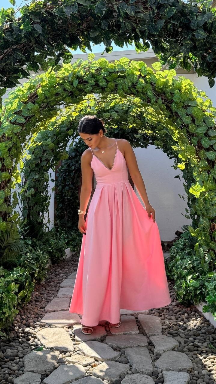 3795-PEMBE V YAKA TAŞ DETAY KİLOŞ ELBİSE