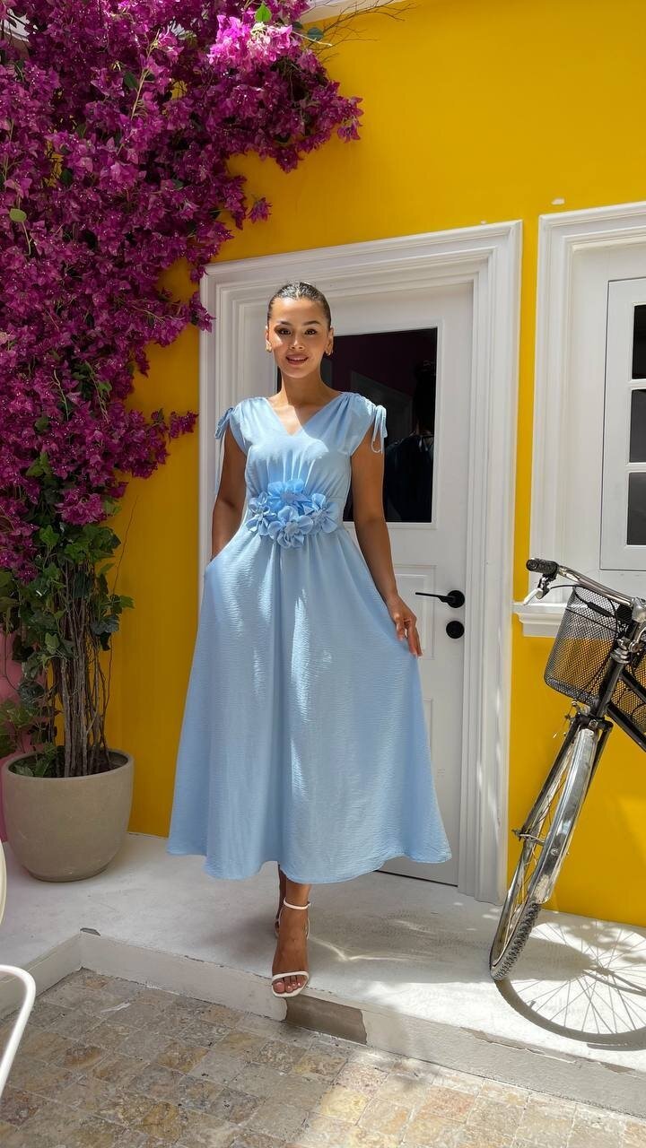 3798-MAVİ GÜL BROŞ DETAY ELBİSE