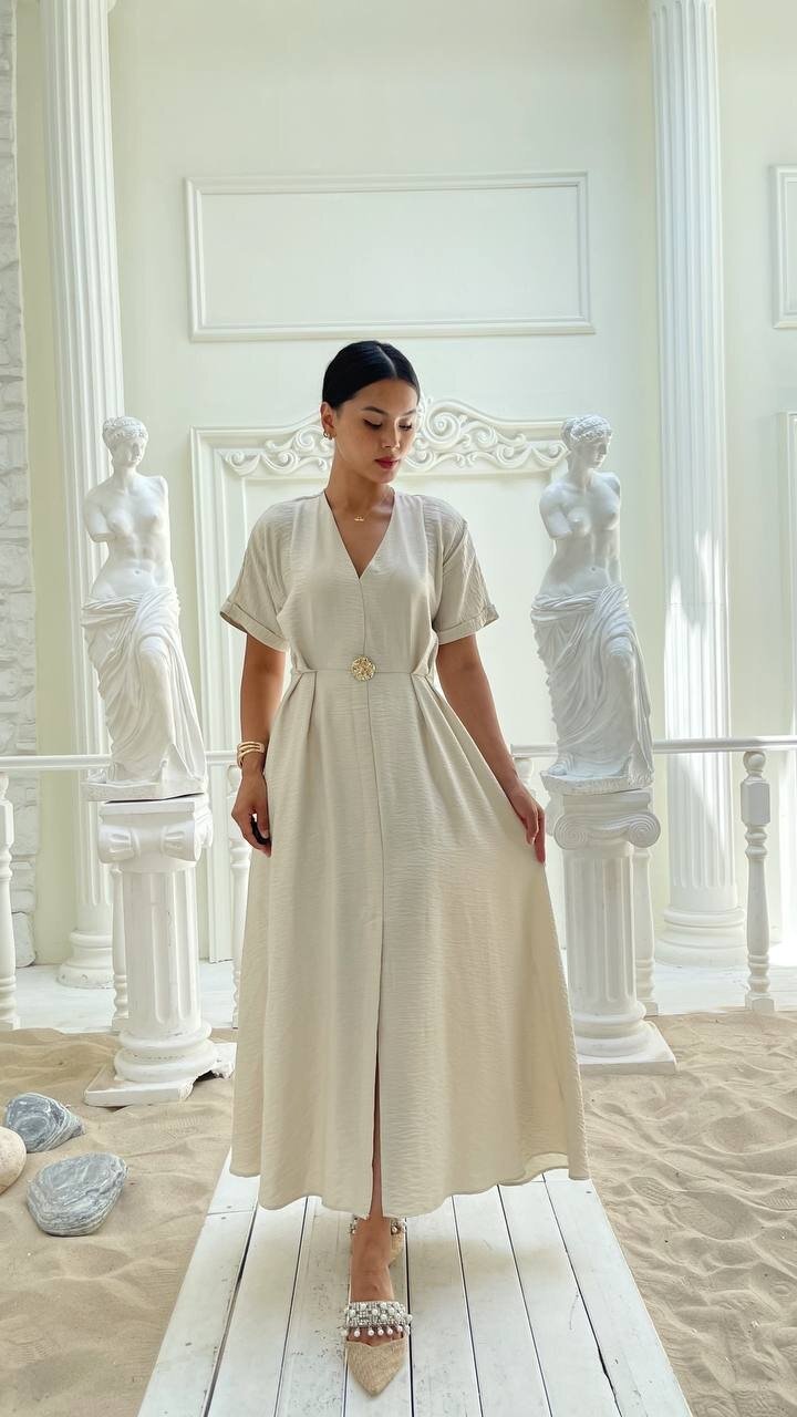 3799-BEJ BROŞLU ÖNÜ YIRTMAÇLI ELBİSE