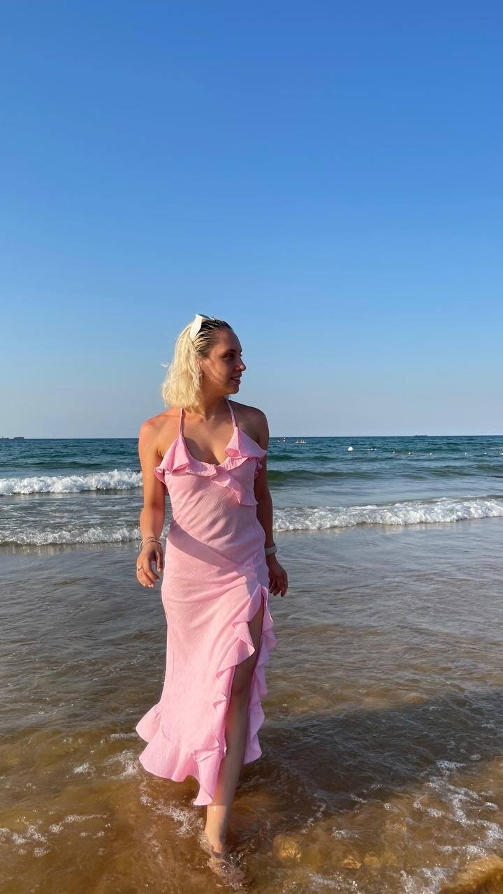 3802-PEMBE YIRTMAÇ FIRFIR DETAY ELBİSE