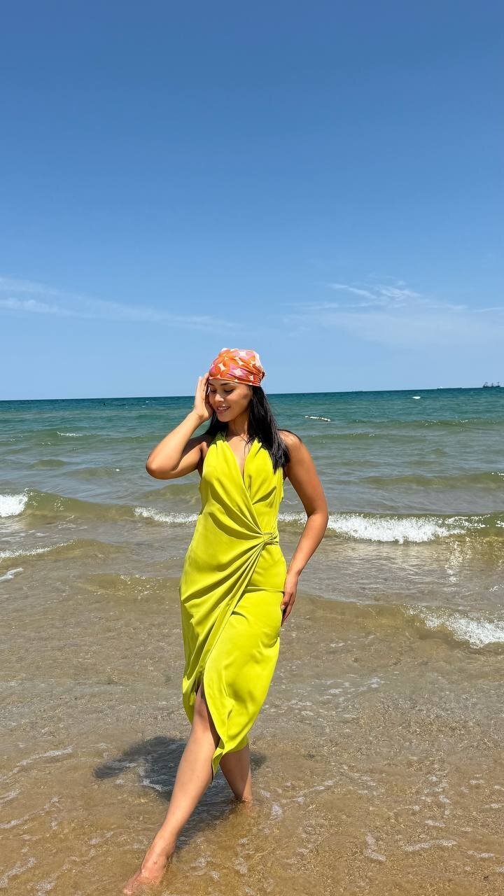 3803-OLİV DERİN GÖĞÜS DEKOLTELİ TOKALI ELBİSE