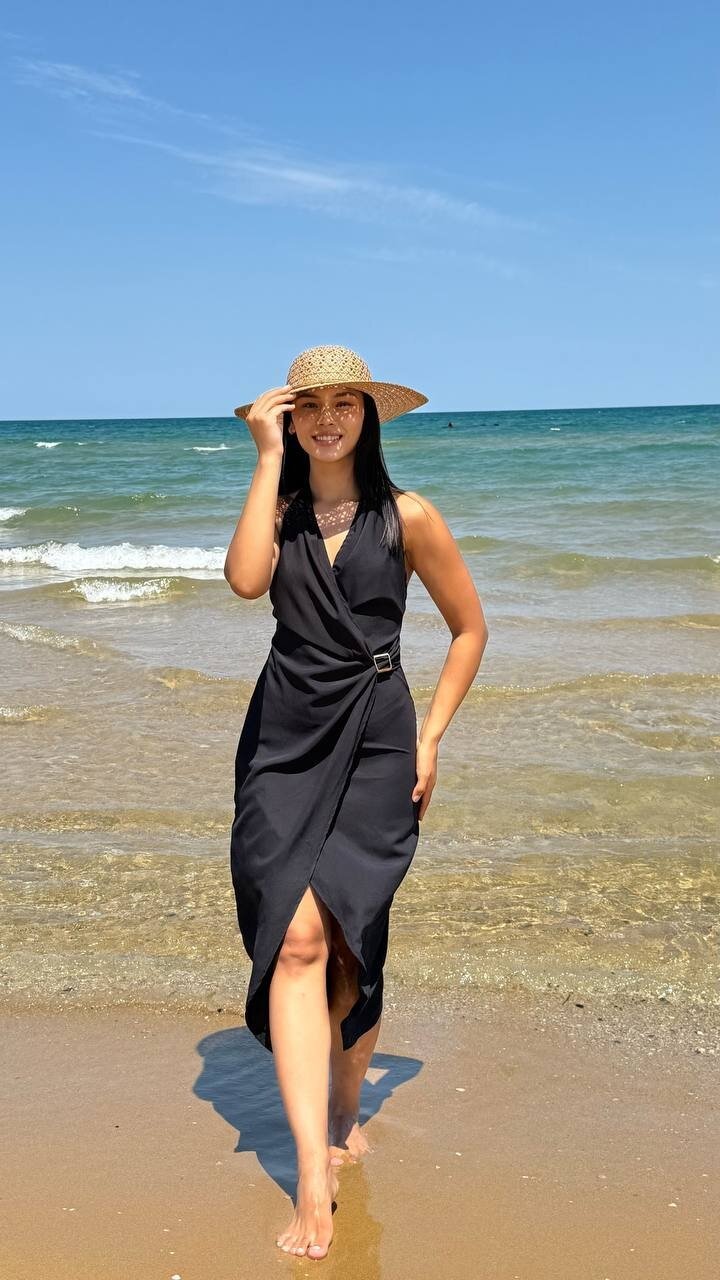 3803-SİYAH DERİN GÖĞÜS DEKOLTELİ TOKALI ELBİSE