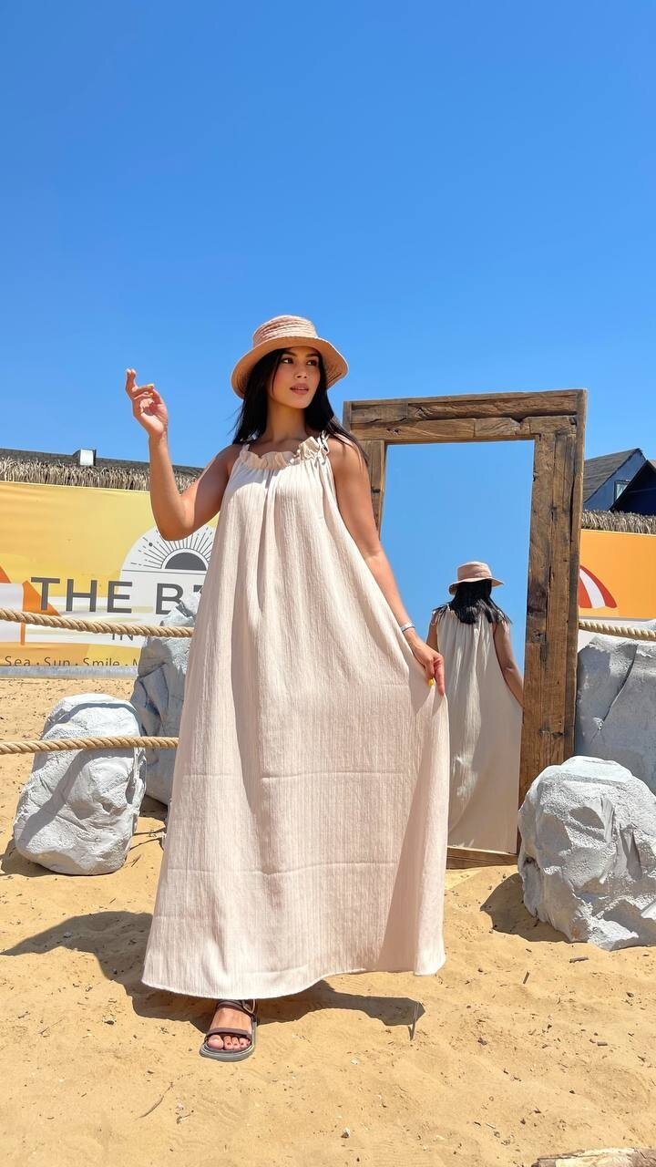 3807-BEJ HALTER YAKA KRİNKIL KUMAŞ ELBİSE