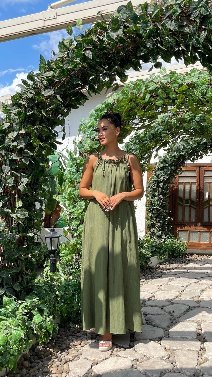 3807-HAKİ HALTER YAKA KRİNKIL KUMAŞ ELBİSE