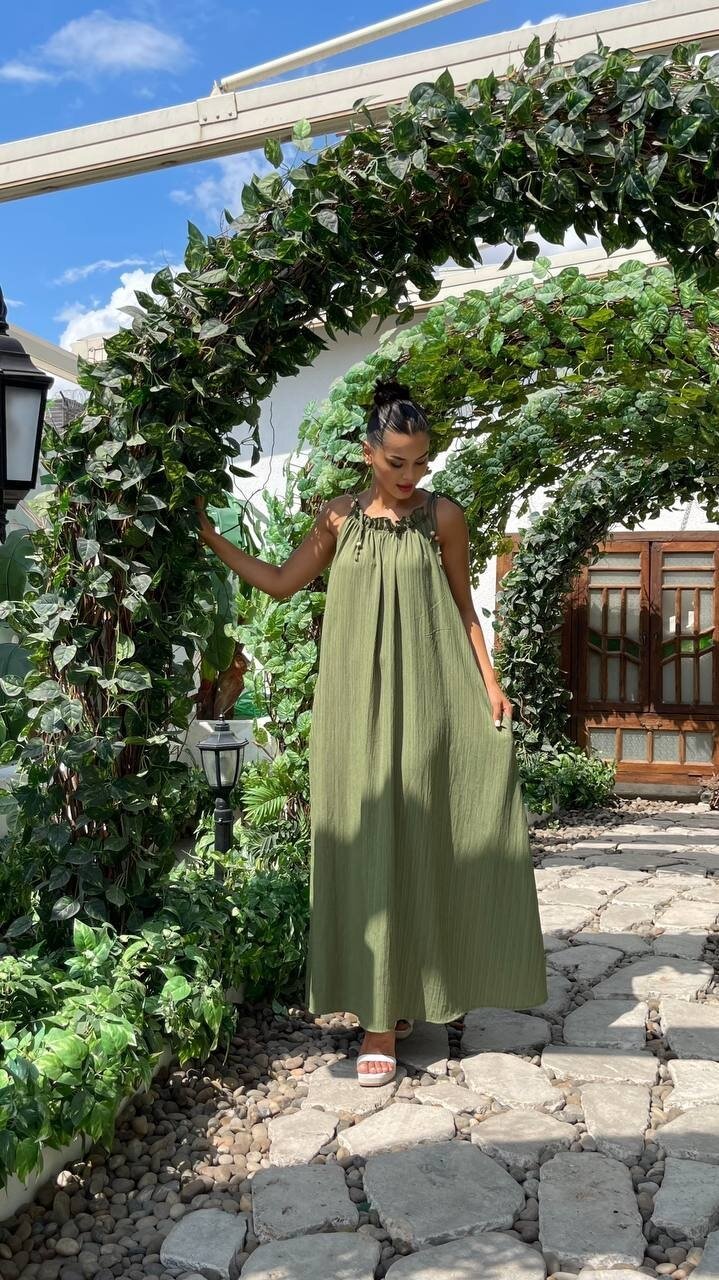 3807-HAKİ HALTER YAKA KRİNKIL KUMAŞ ELBİSE