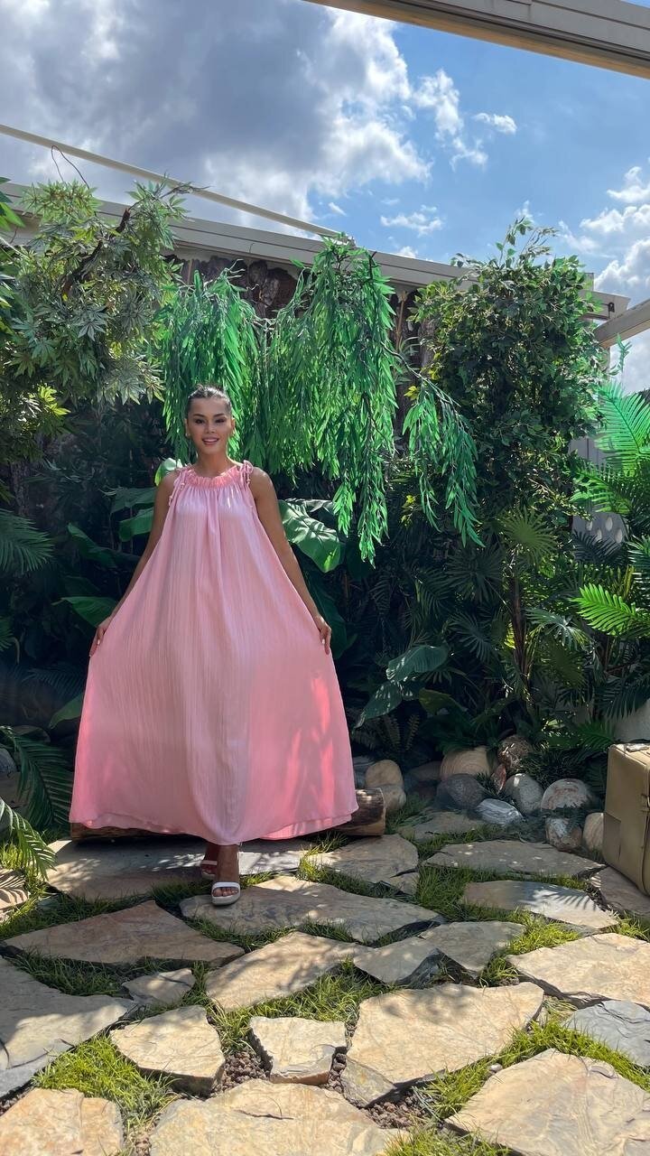 3807-PEMBE HALTER YAKA KRİNKIL KUMAŞ ELBİSE