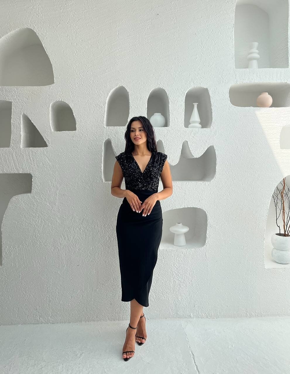 3820-SİYAH PUL PAYET KRUVAZE YAKA ELBİSE