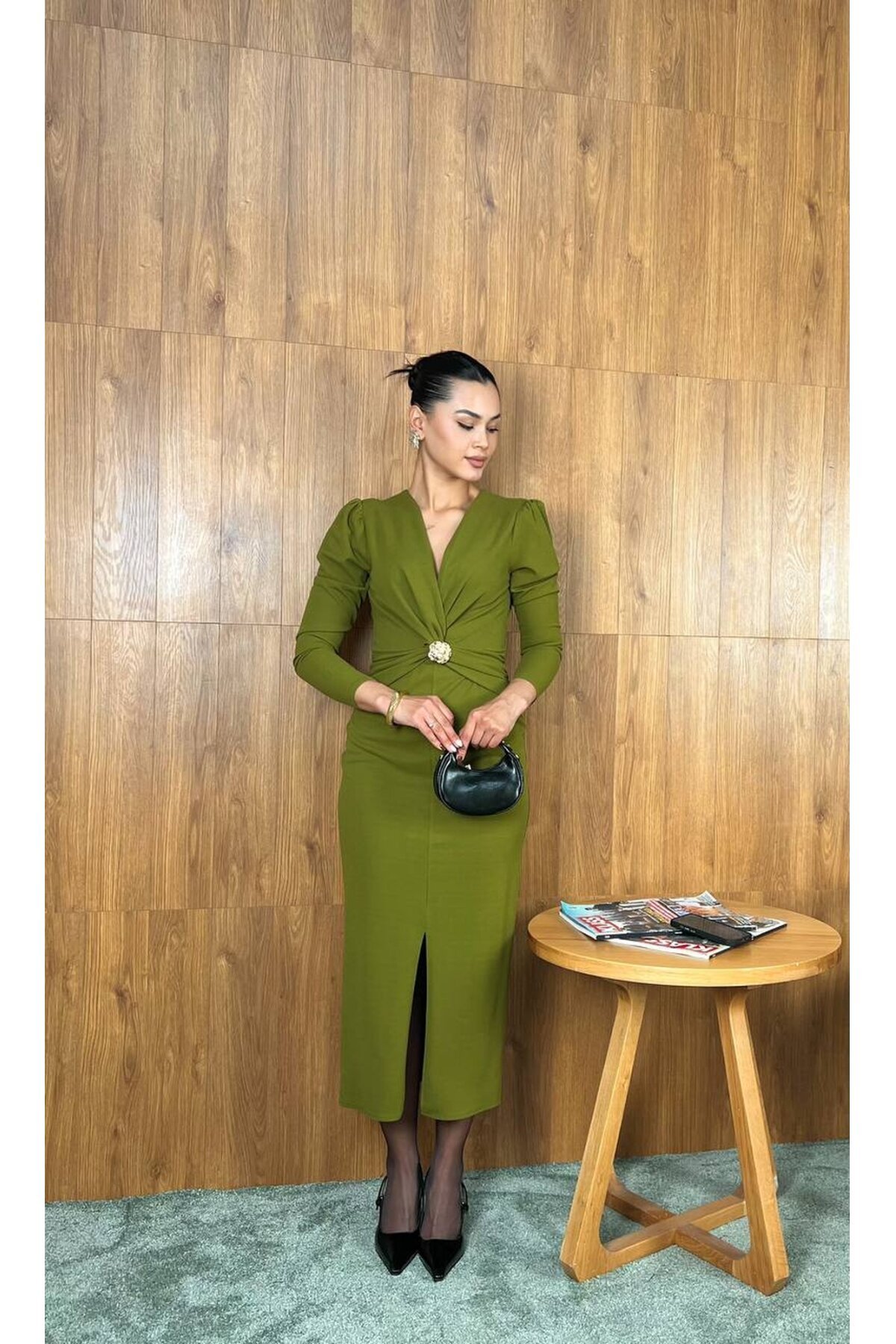 3830-OLİV GÖĞÜS ALTI DRAPELİ BROŞLU ELBİSE