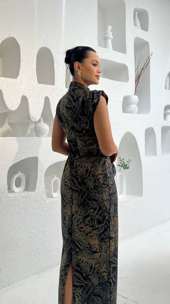 3840-YEŞİL DALMAÇYA DESEN DESEN YANLARI AÇIK TOKALI ELBİSE