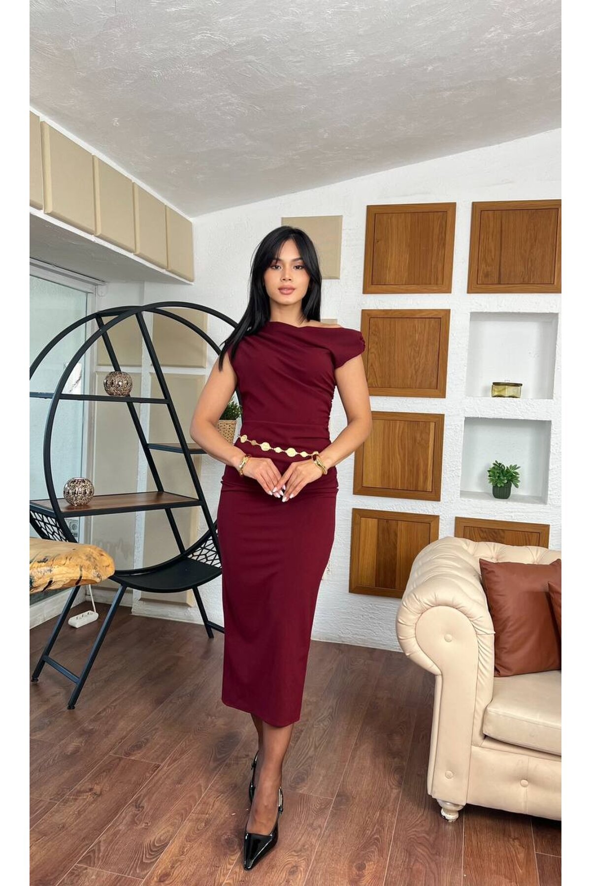 3851-BORDO TEK OMUZ ZİNCİR KEMERLİ ELBİSE