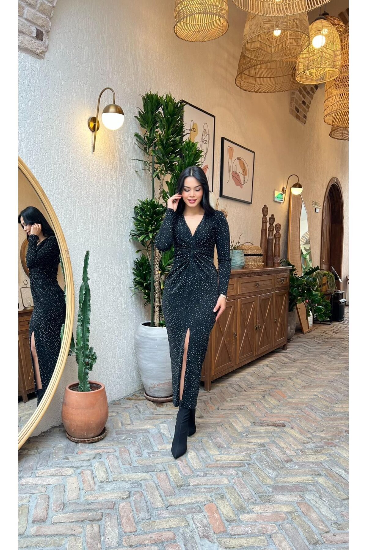 3856-SİYAHA GRİ TAŞLI SİM KUMAŞ ÖNÜ BÜZGÜLÜ ELBİSE