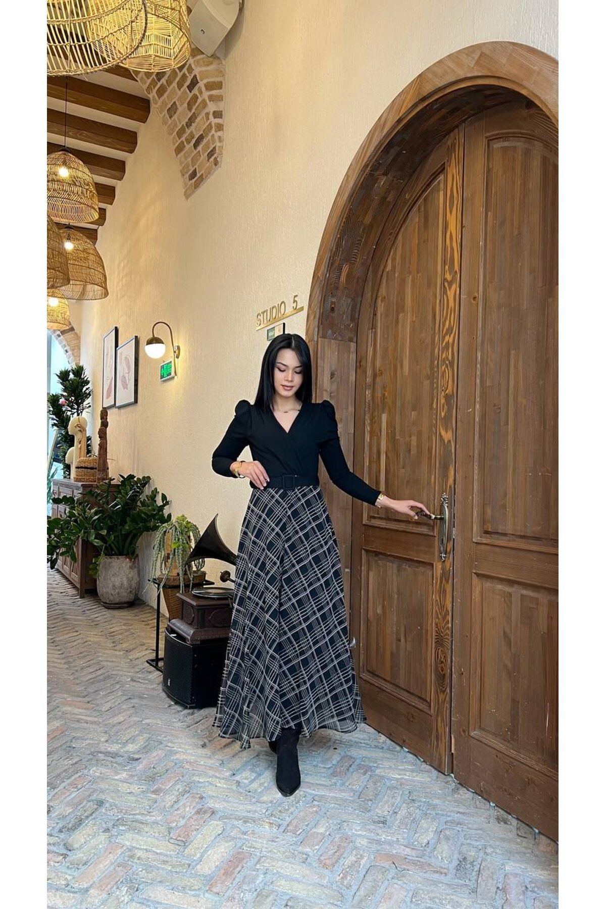 3860-SİYAH ÜSTÜ KREP ALTI EKOSE DESEN ŞİFON ELBİSE