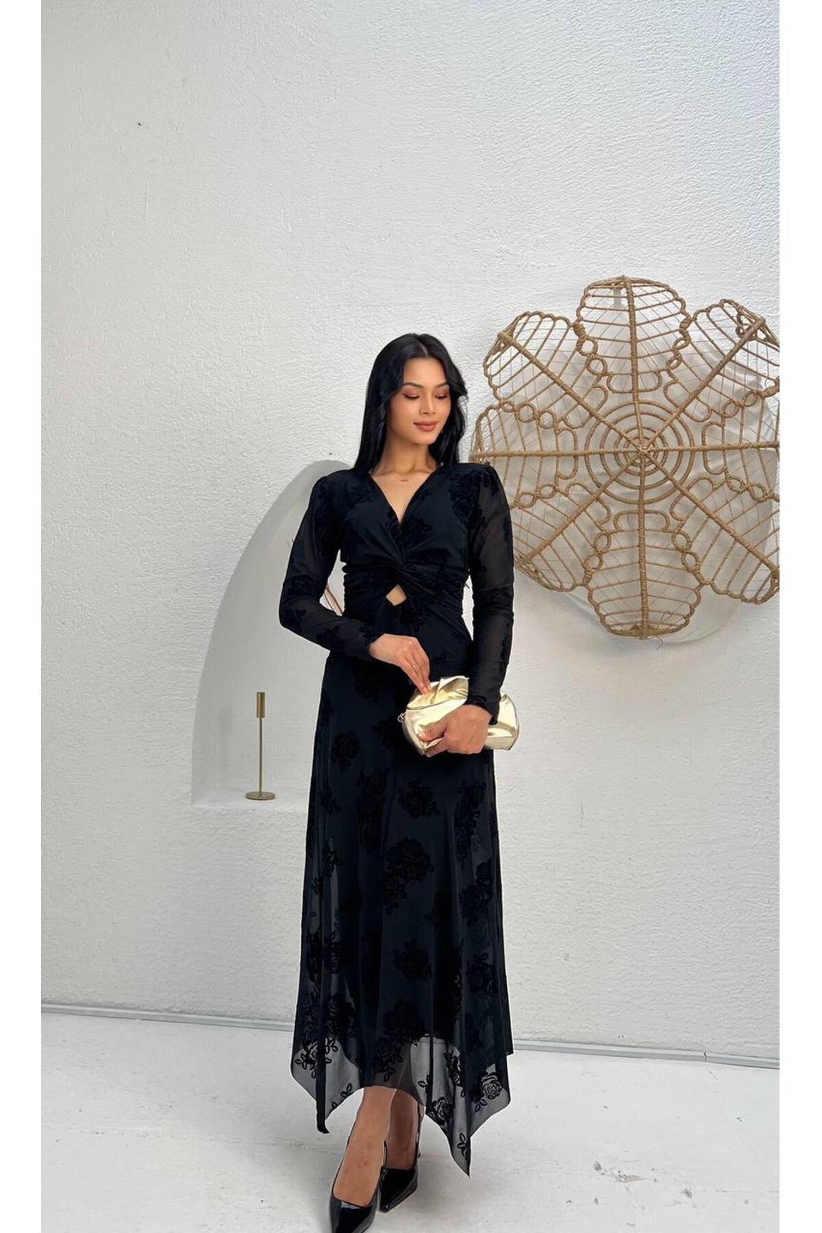 3875-SİYAH GÖĞÜS PENCERELİ ÇİÇEK DESENLİ FLOK BASKI ELBİSE