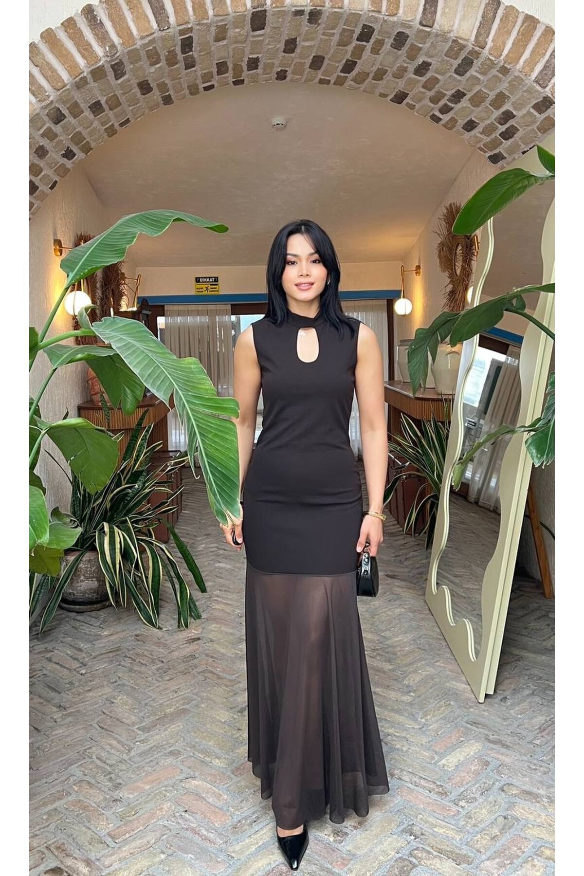 3882-KAHVERENGİ ÜSTÜ KREP ALTI TÜL ELBİSE