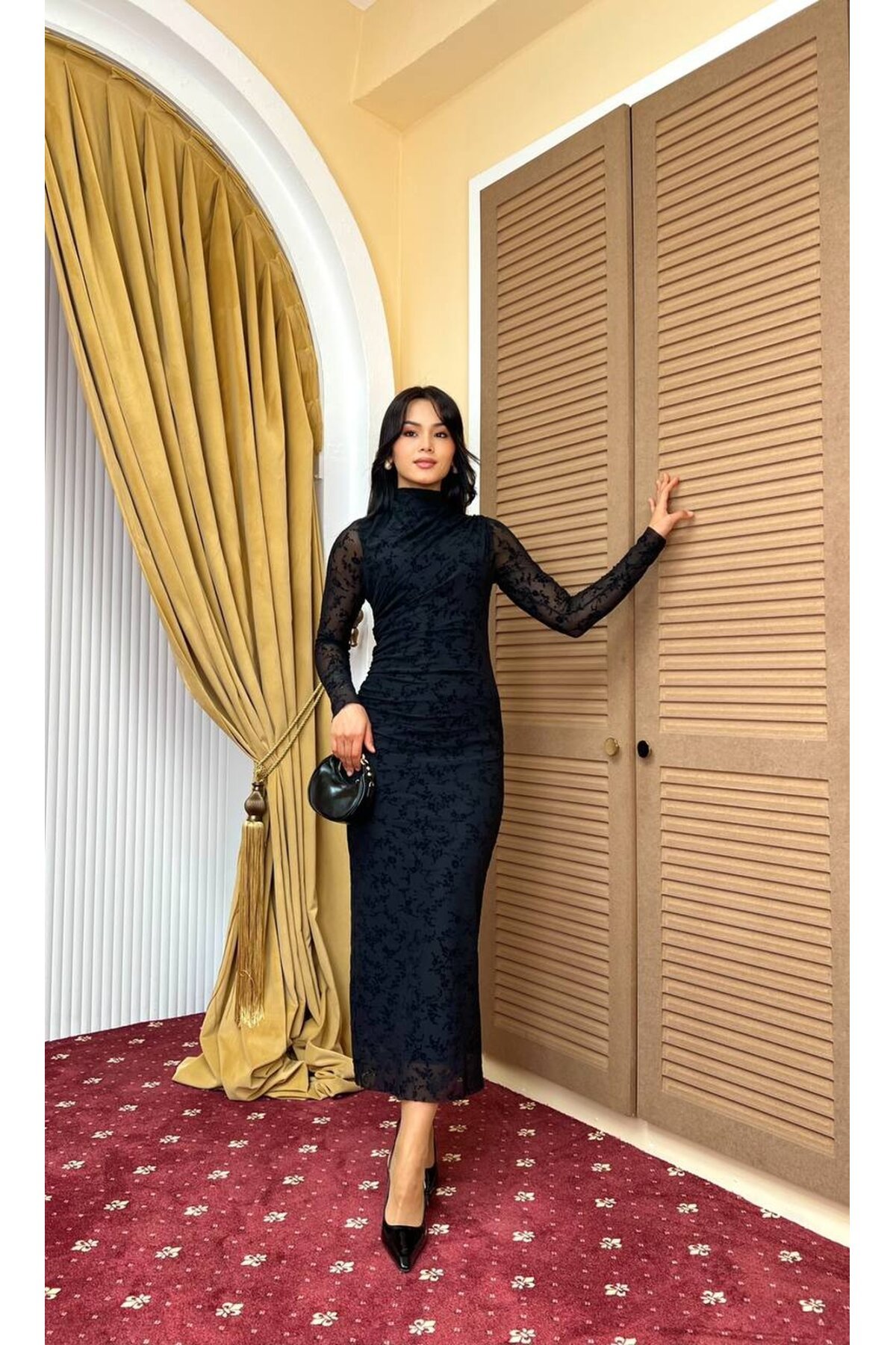 3901-SİYAH FLOK BASKI DRAPELİ ELBİSE