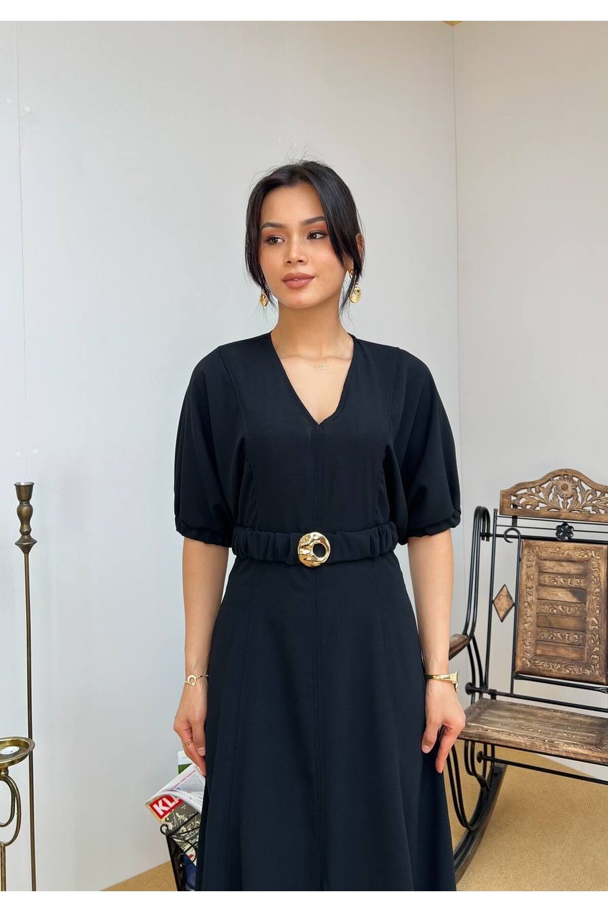 3909-SİYAH DOUBLE KUMAŞ KENDİNDEN BROŞ KEMERLİ ELBİSE