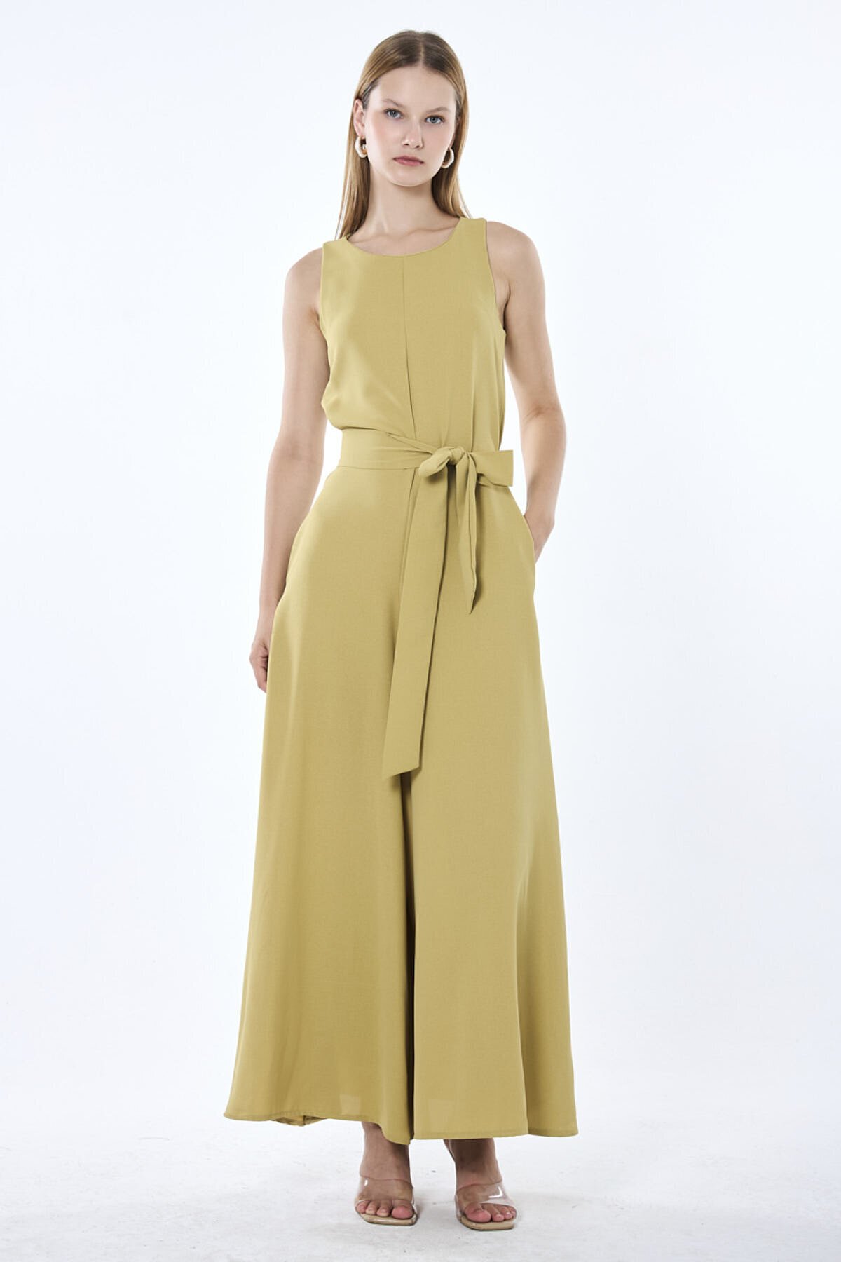 4017-Oliv Kuşaklı Sıfır Kol Maxi Elbise